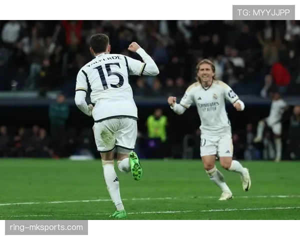 巴尔韦德:双脚全能中场闪耀赛场,引领球队重塑比赛格局 巴尔韦德:双脚全能中场闪耀赛场,引领球队重塑比赛格局