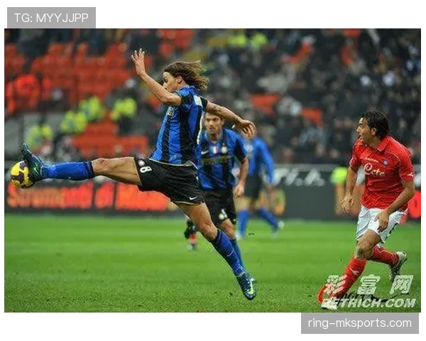 伊布再现精彩射门,稳健发挥助球队迎战关键对手 伊布再现精彩射门,稳健发挥助球队迎战关键对手