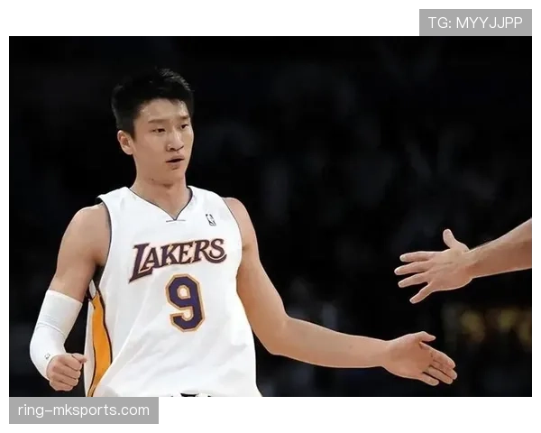 孙悦当年在湖人更衣室放周杰伦CD,队友以为他带了个移动KTV 孙悦当年在湖人更衣室放周杰伦CD,队友以为他带了个移动KTV