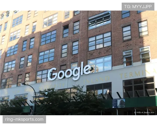 大阪刚买下比弗利山庄那栋带私人影院的豪宅，转头就被拍到在便利店啃饭团